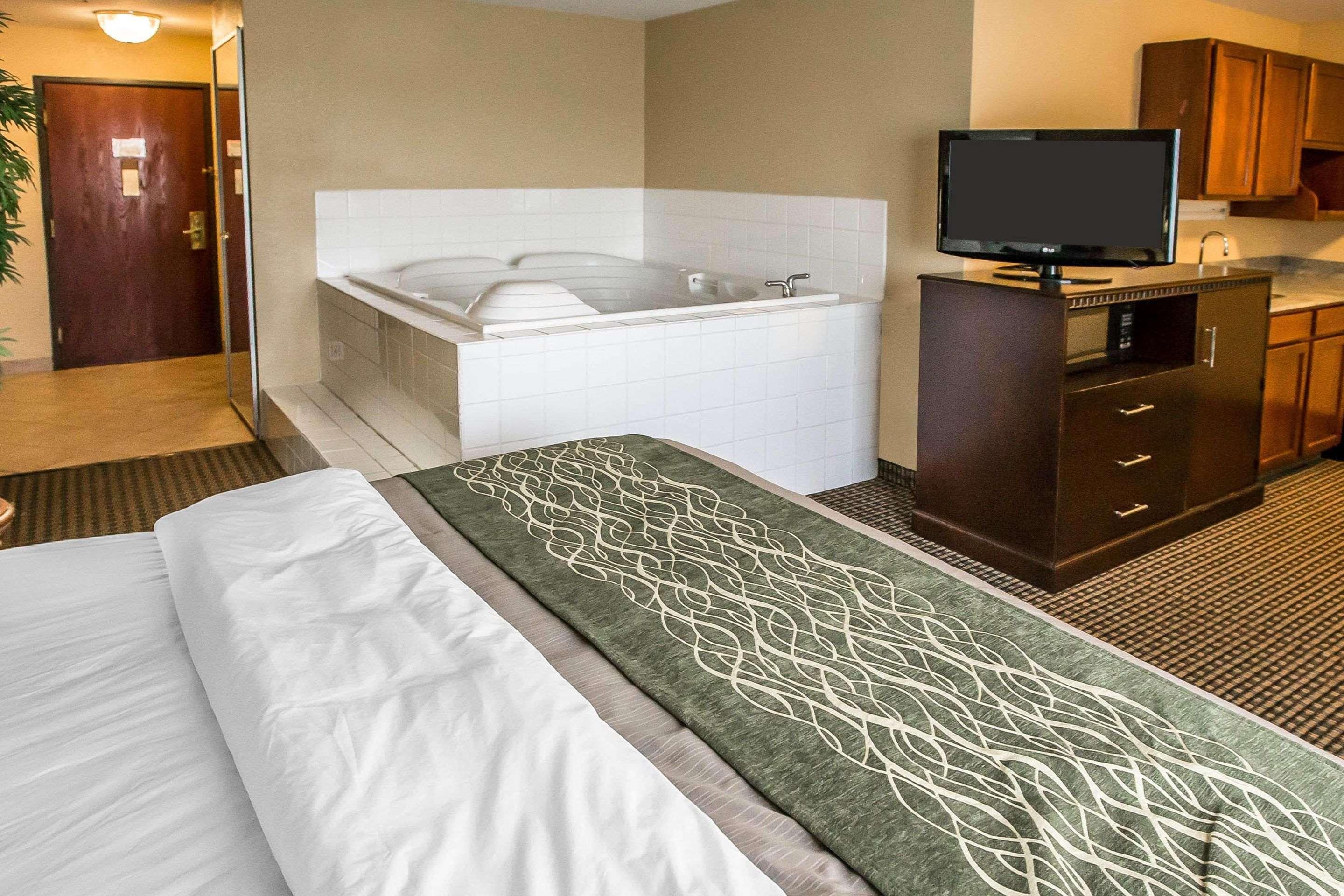 Econo Inn&suites Hotel 2*