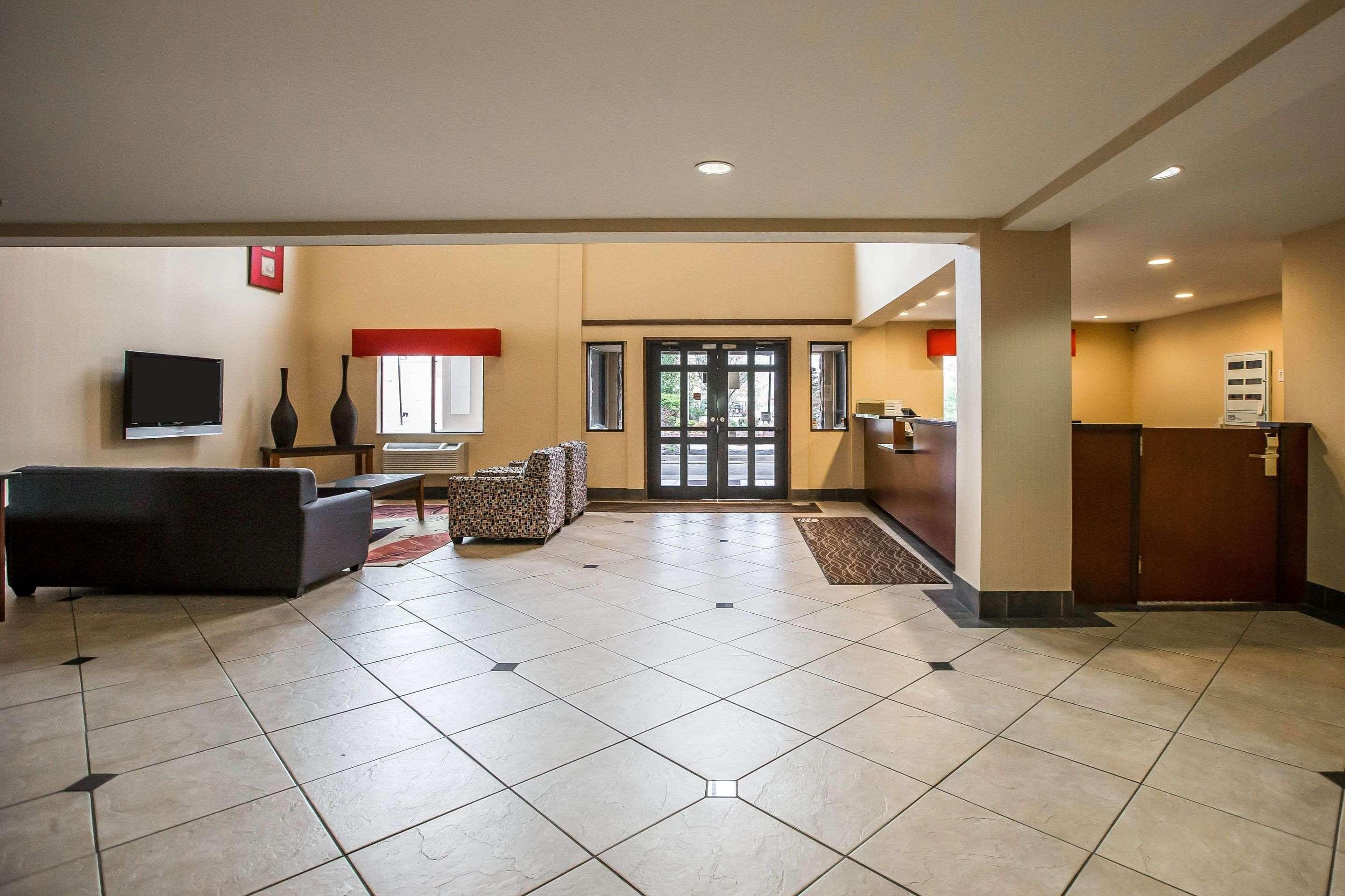 Econo Inn&suites Hotel 2*