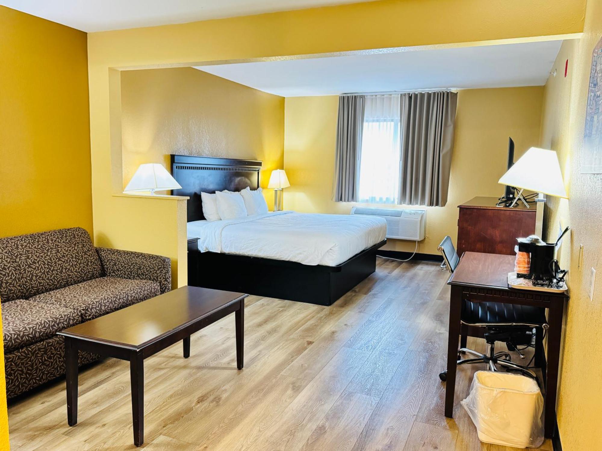Econo Inn&suites Hotel 2*