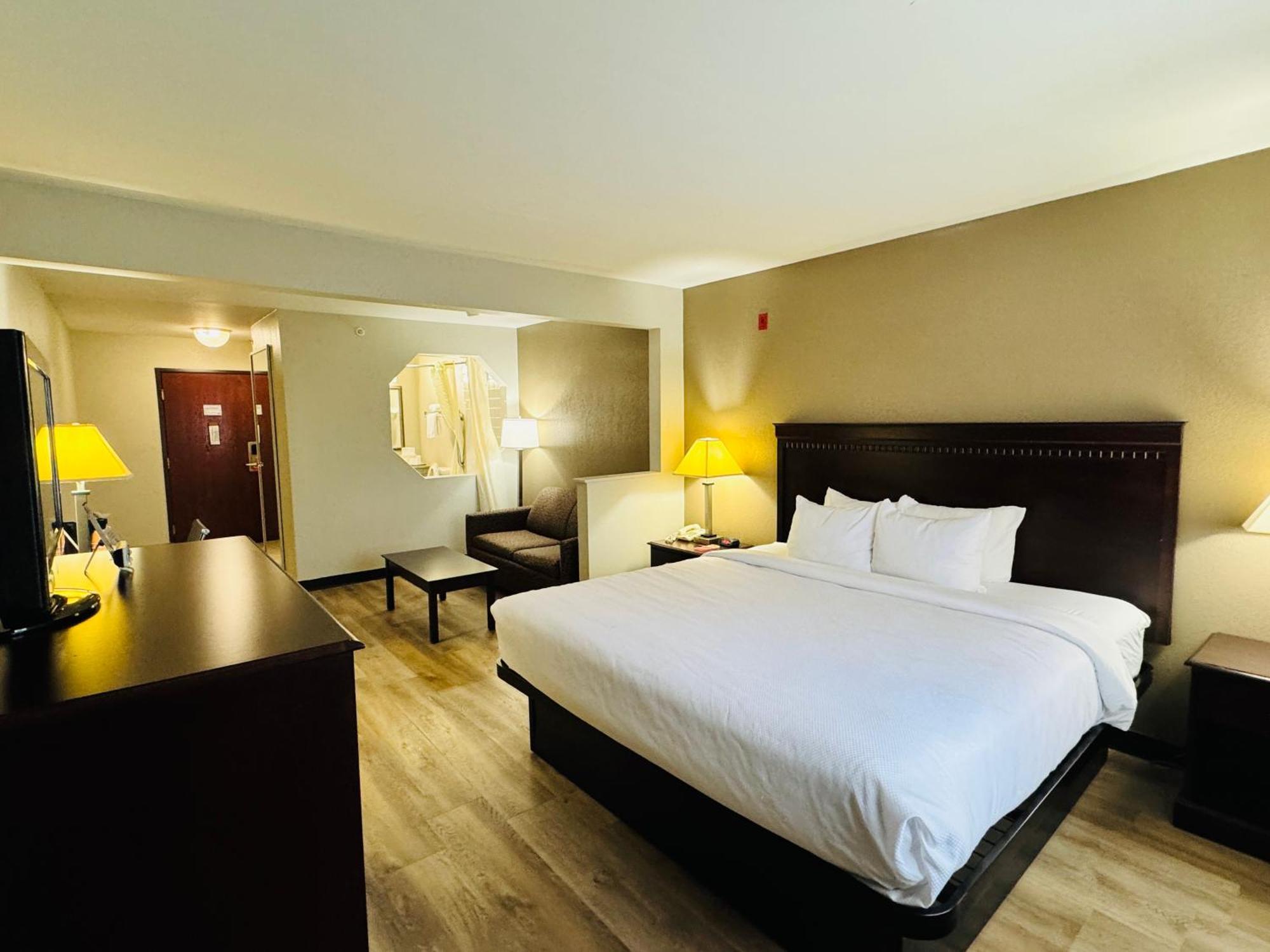 Econo Inn&suites Hotel
